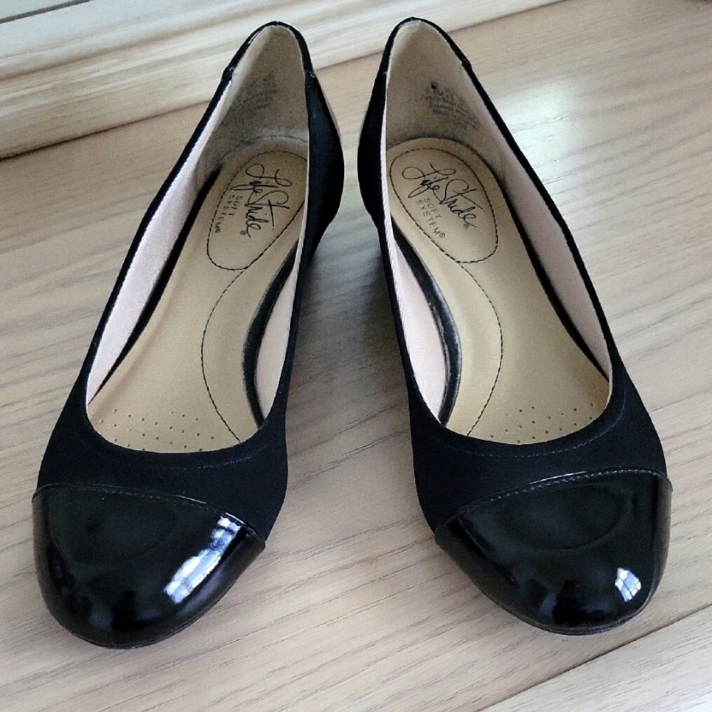Black Cap-Toe Women's Shoes